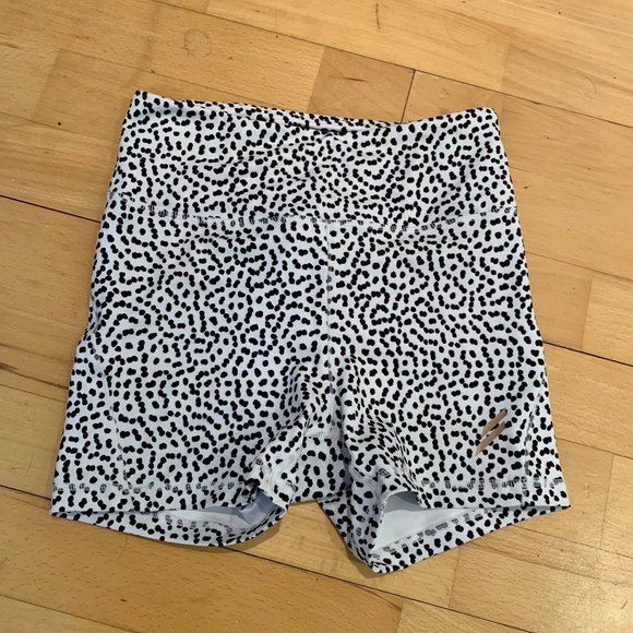 Doyoueven Excel Shorts - Picture 3 of 5